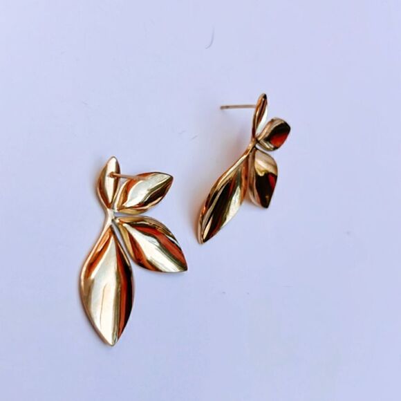 Leaf decor stud earrings A105 - Picture 5 of 6
